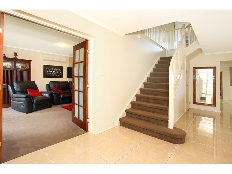 94 Armstrong Way, Highland Park QLD 4211