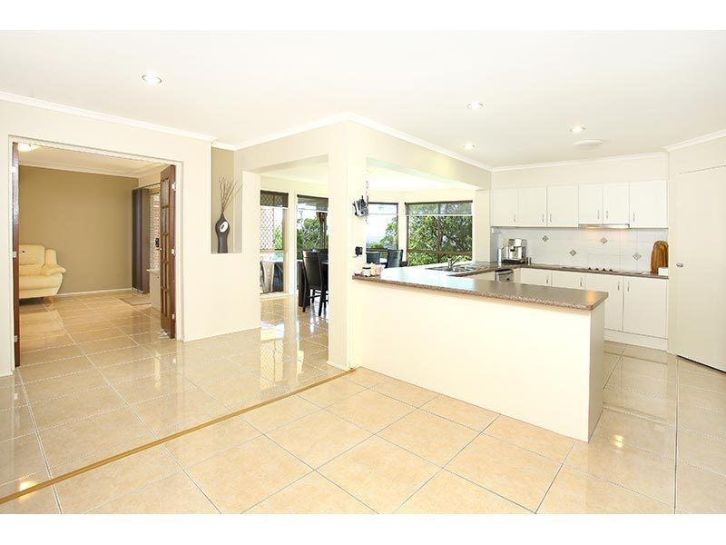 94 Armstrong Way, Highland Park QLD 4211