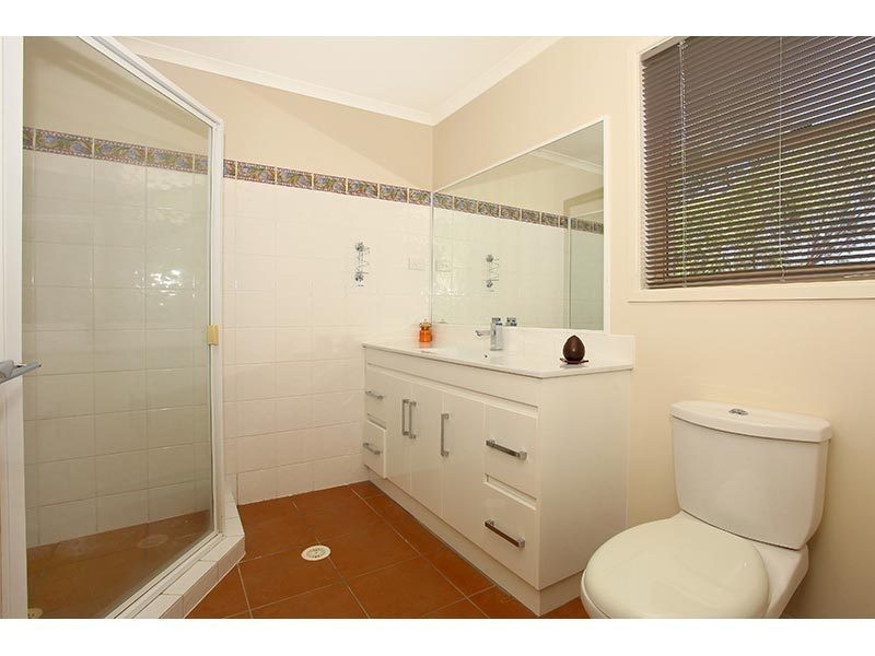 94 Armstrong Way, Highland Park QLD 4211
