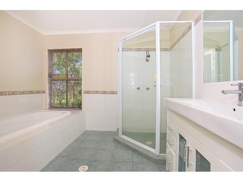 94 Armstrong Way, Highland Park QLD 4211