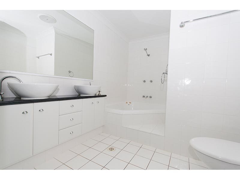 25/2 Ridgeline Way, Highland Park QLD 4211