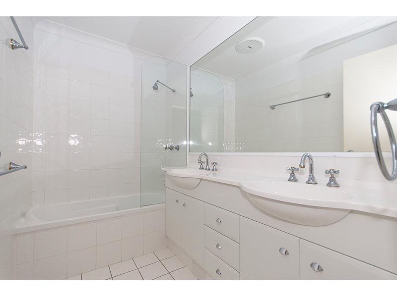 25/2 Ridgeline Way, Highland Park QLD 4211