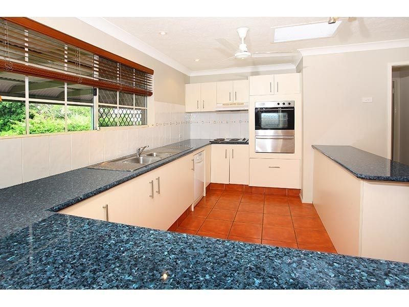 11 Lakeview Drive, Carrara QLD 4211