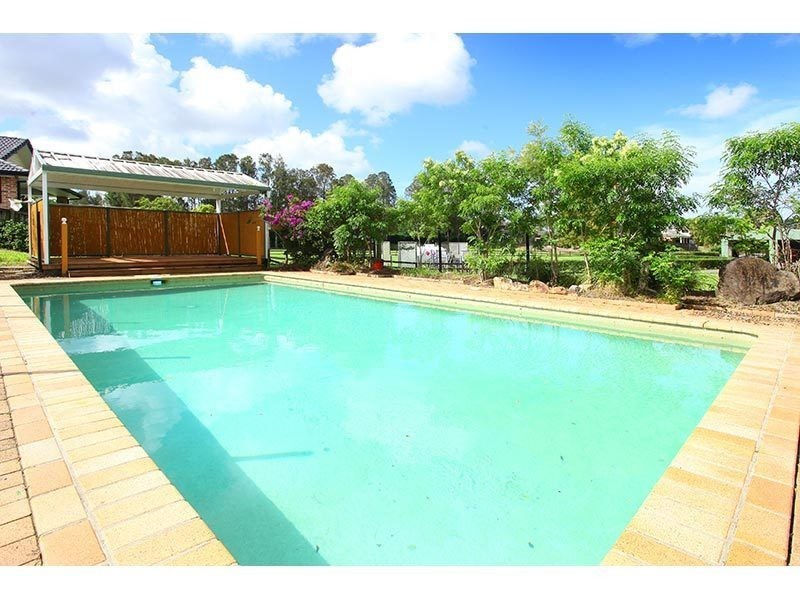 11 Lakeview Drive, Carrara QLD 4211