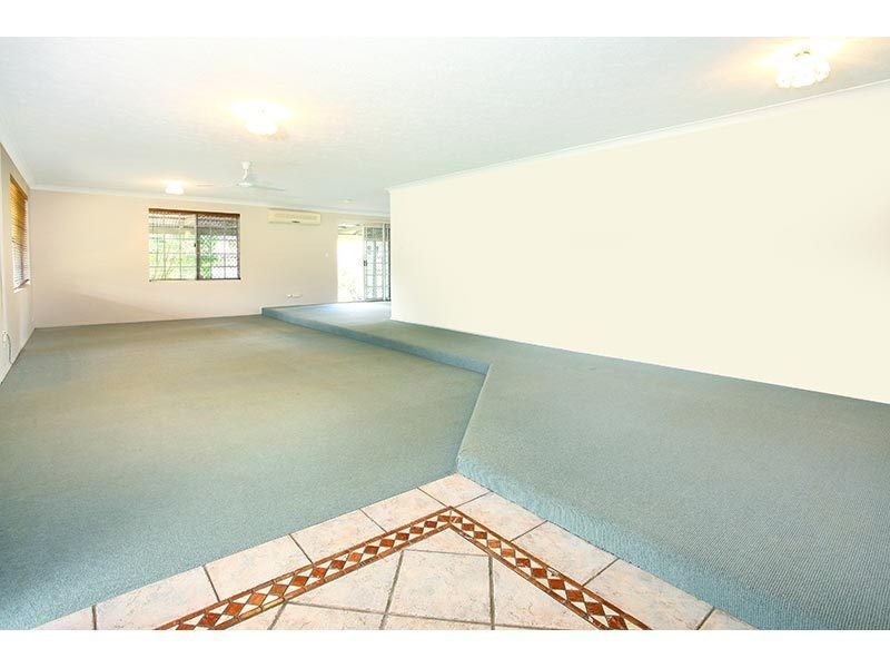 11 Lakeview Drive, Carrara QLD 4211