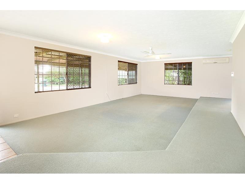 11 Lakeview Drive, Carrara QLD 4211