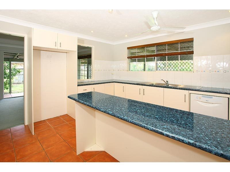 11 Lakeview Drive, Carrara QLD 4211