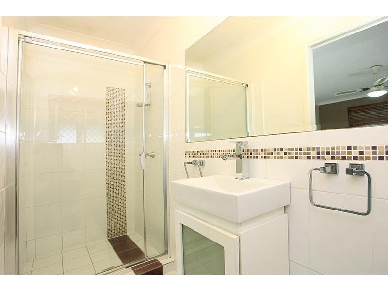 11 Lakeview Drive, Carrara QLD 4211