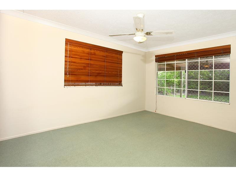 11 Lakeview Drive, Carrara QLD 4211