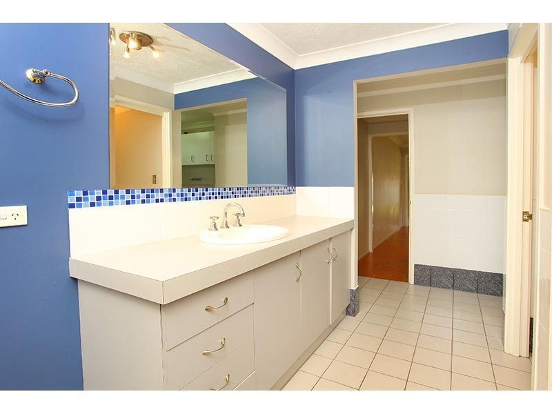 11 Lakeview Drive, Carrara QLD 4211