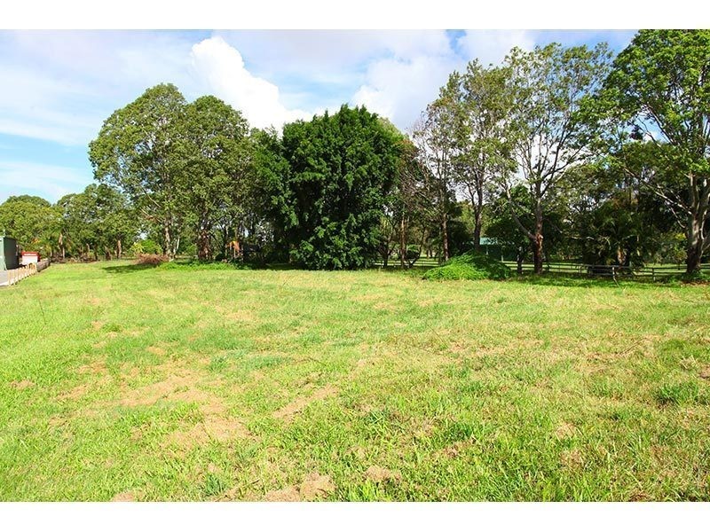 11 Lakeview Drive, Carrara QLD 4211