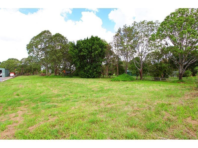 11 Lakeview Drive, Carrara QLD 4211
