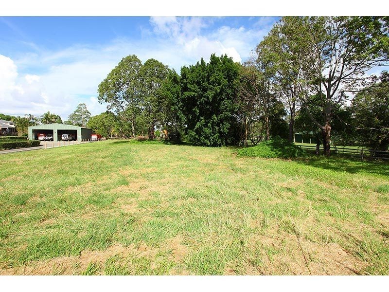 11 Lakeview Drive, Carrara QLD 4211