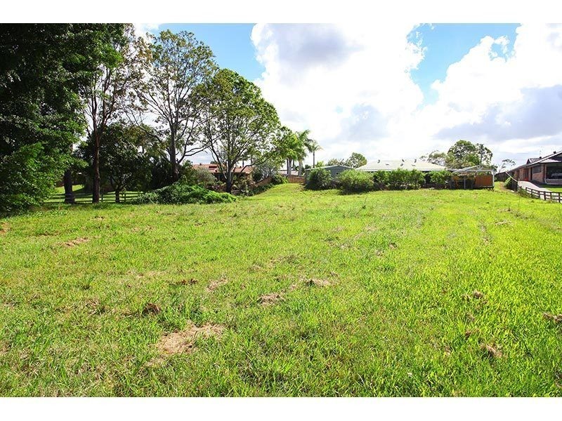 11 Lakeview Drive, Carrara QLD 4211