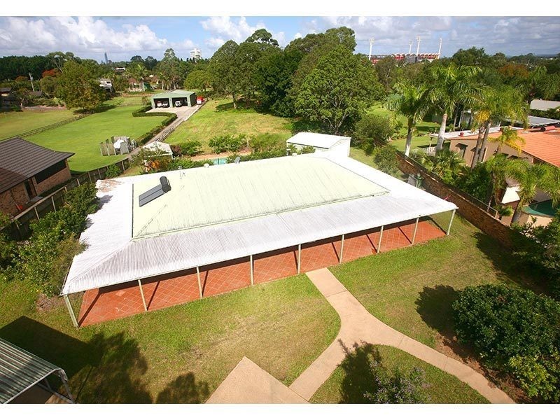 11 Lakeview Drive, Carrara QLD 4211