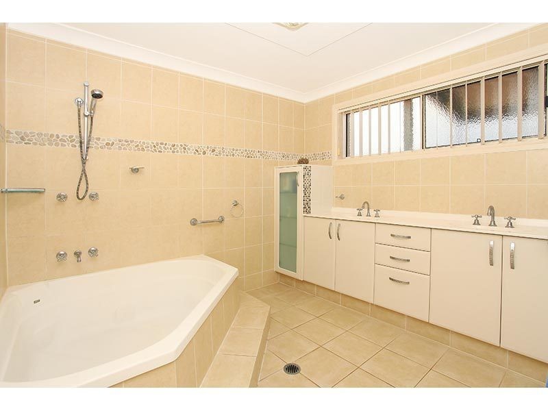 19 St Petersburg Place, Nerang QLD 4211