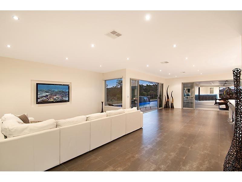 28 Lagoon Park Drive, Maudsland QLD 4210