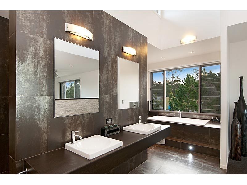 28 Lagoon Park Drive, Maudsland QLD 4210