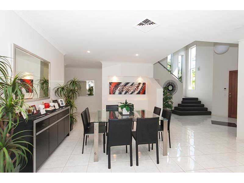 11 Chevron Rise, Highland Park QLD 4211