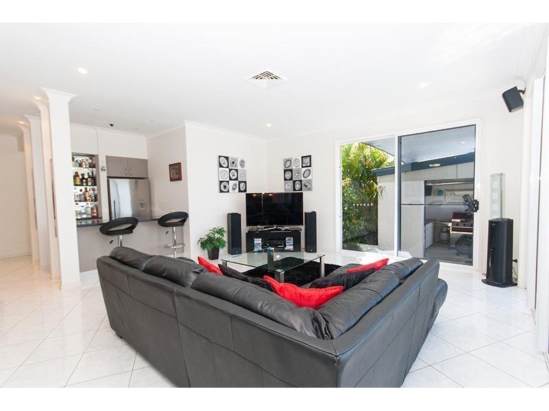 11 Chevron Rise, Highland Park QLD 4211