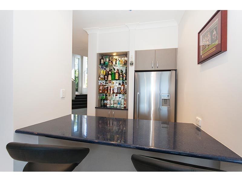 11 Chevron Rise, Highland Park QLD 4211