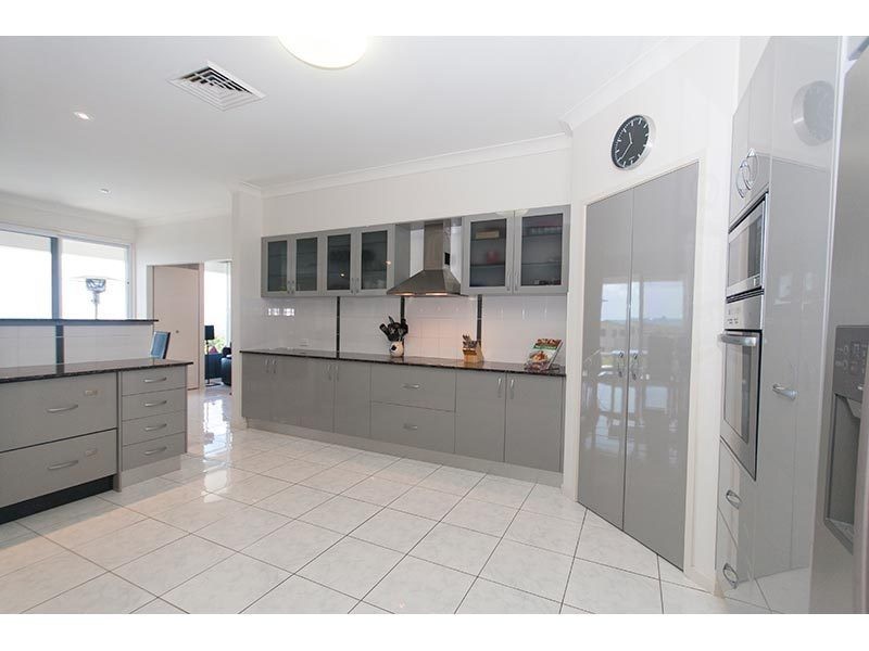 11 Chevron Rise, Highland Park QLD 4211