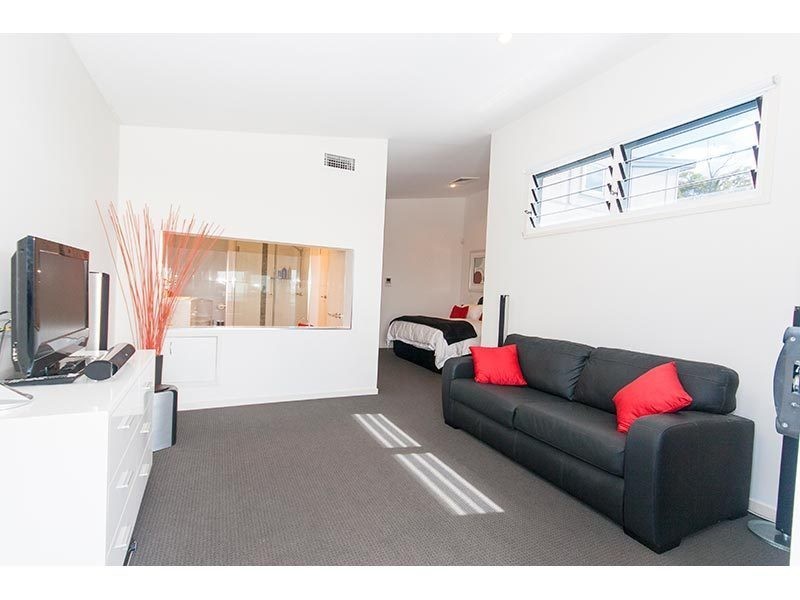 11 Chevron Rise, Highland Park QLD 4211