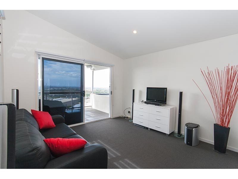 11 Chevron Rise, Highland Park QLD 4211