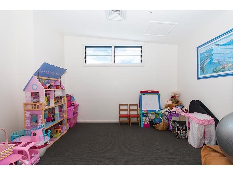 11 Chevron Rise, Highland Park QLD 4211