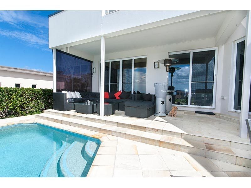 11 Chevron Rise, Highland Park QLD 4211