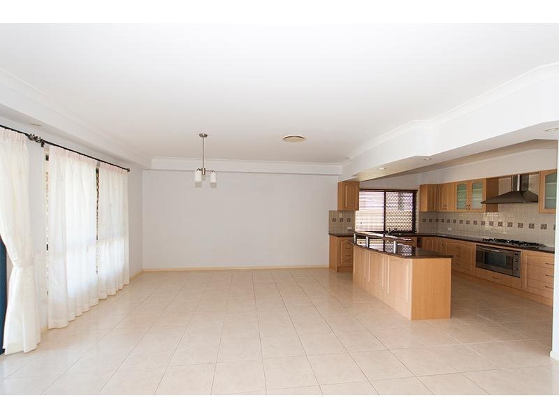 7 Ridgeline Way, Highland Park QLD 4211