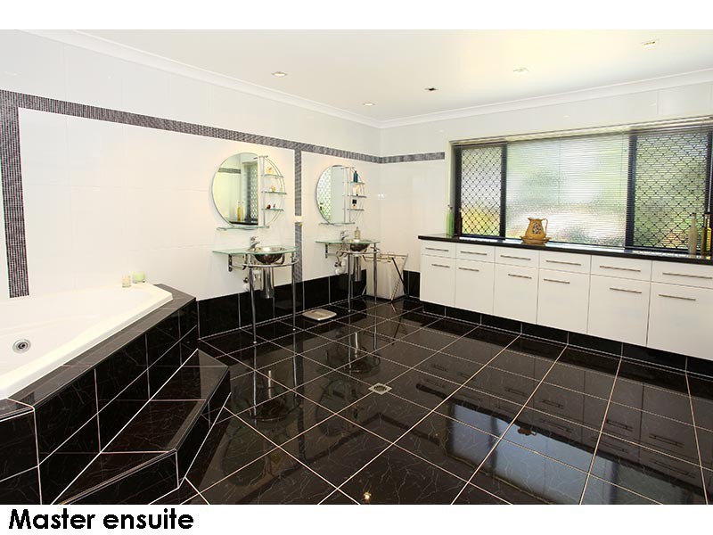 7 Peony Way, Gaven QLD 4211