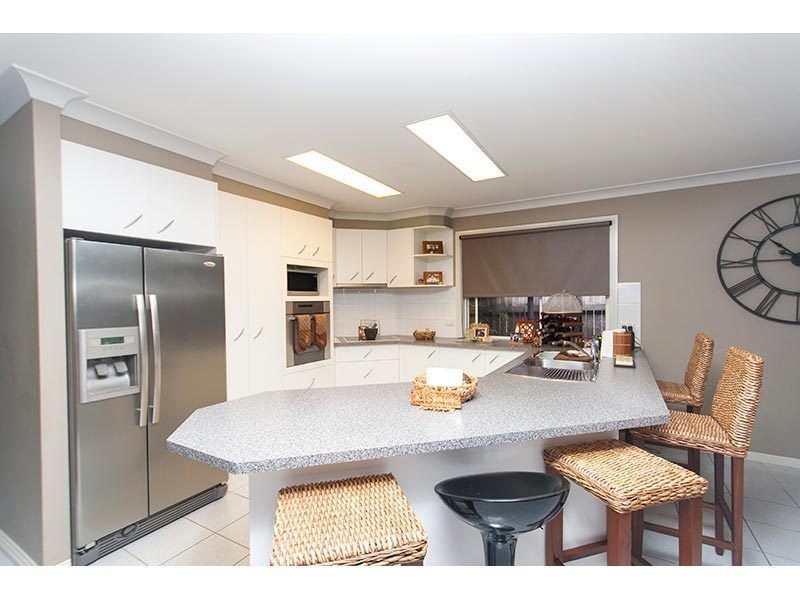 4 Gloucester Court, Highland Park QLD 4211