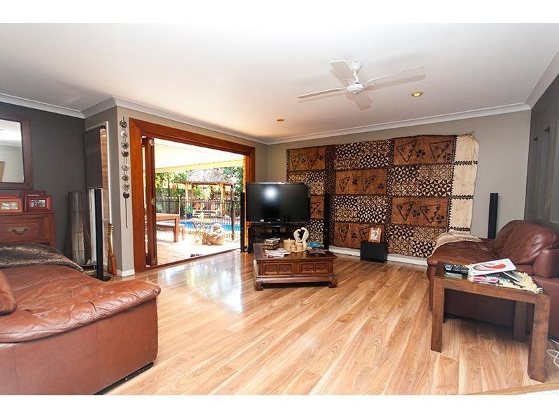 4 Gloucester Court, Highland Park QLD 4211