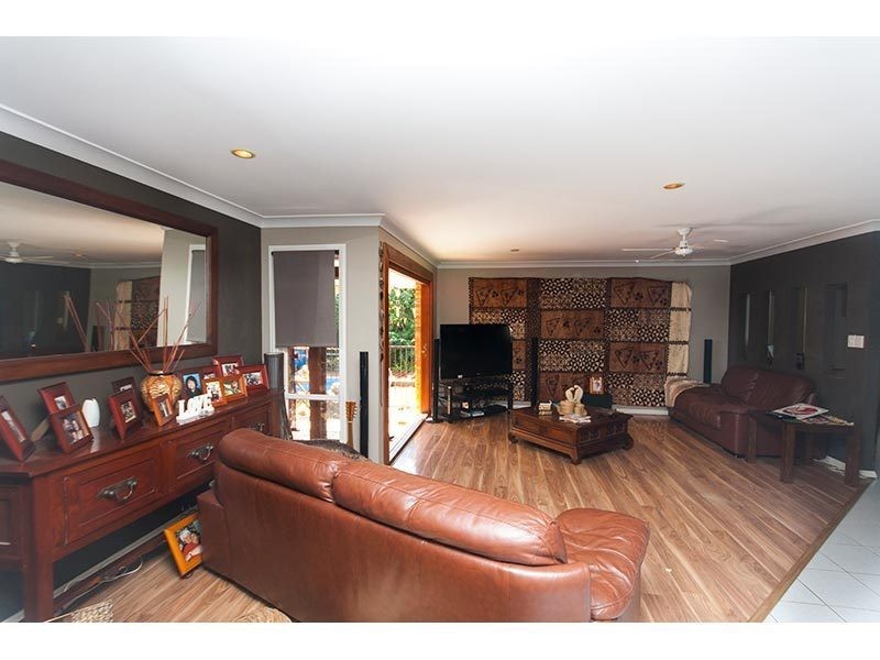 4 Gloucester Court, Highland Park QLD 4211