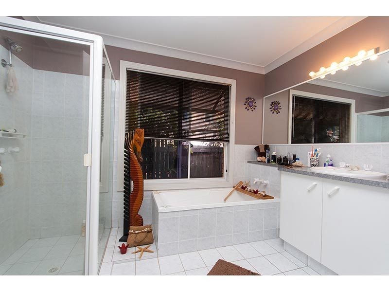 4 Gloucester Court, Highland Park QLD 4211