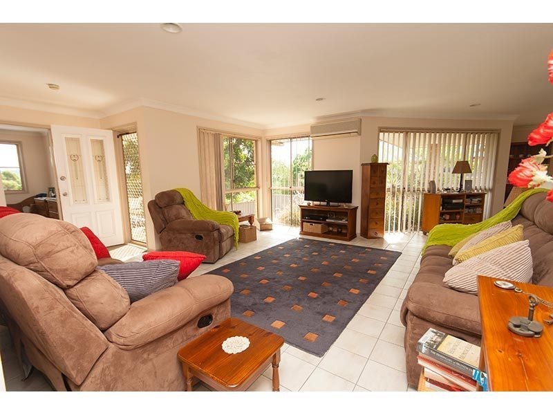 24 Armstrong Way, Highland Park QLD 4211