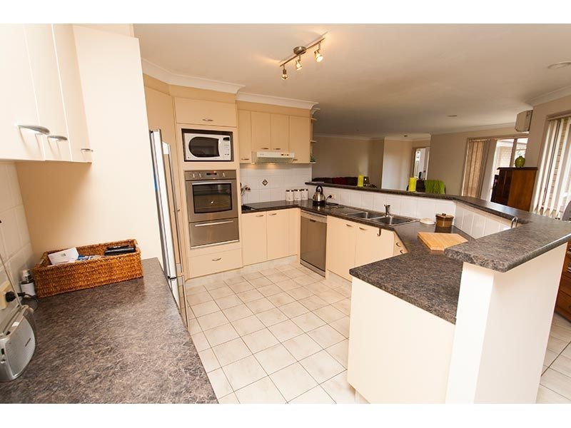 24 Armstrong Way, Highland Park QLD 4211