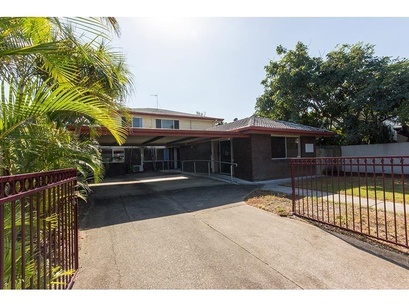 55 Surf Street, Mermaid Waters QLD 4218