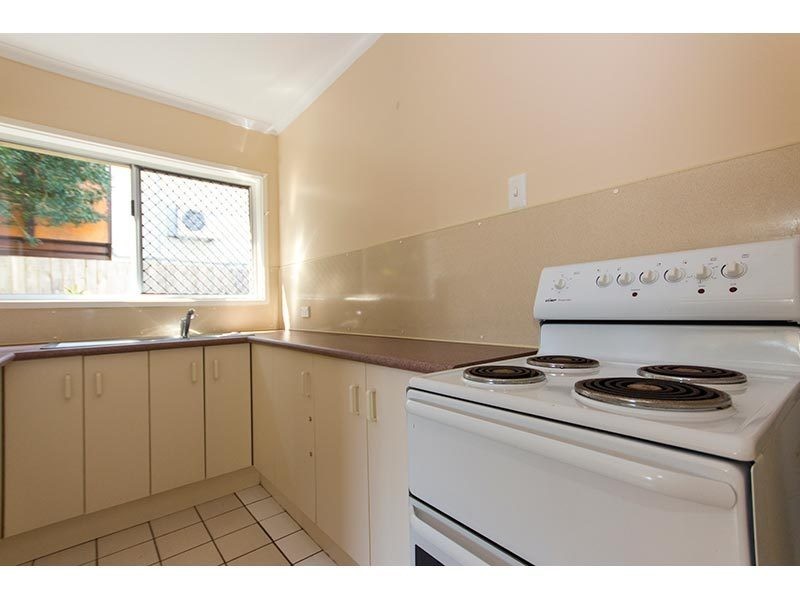 55 Surf Street, Mermaid Waters QLD 4218