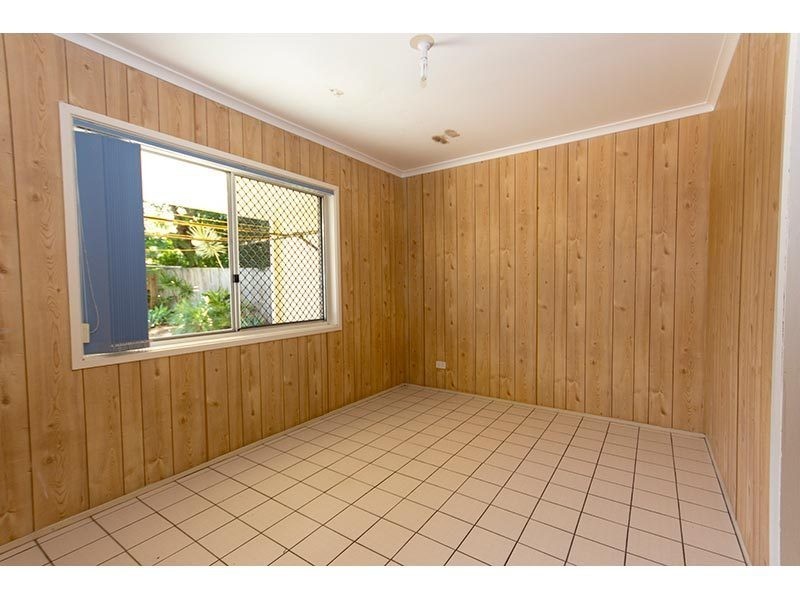 55 Surf Street, Mermaid Waters QLD 4218