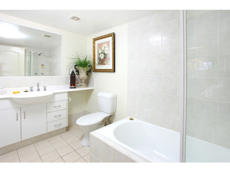 4/12 Oleander Avenue, Biggera Waters QLD 4216