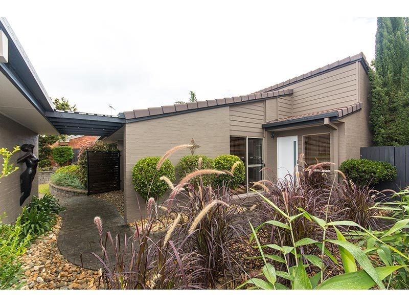 13 Bradstone Road, Carrara QLD 4211