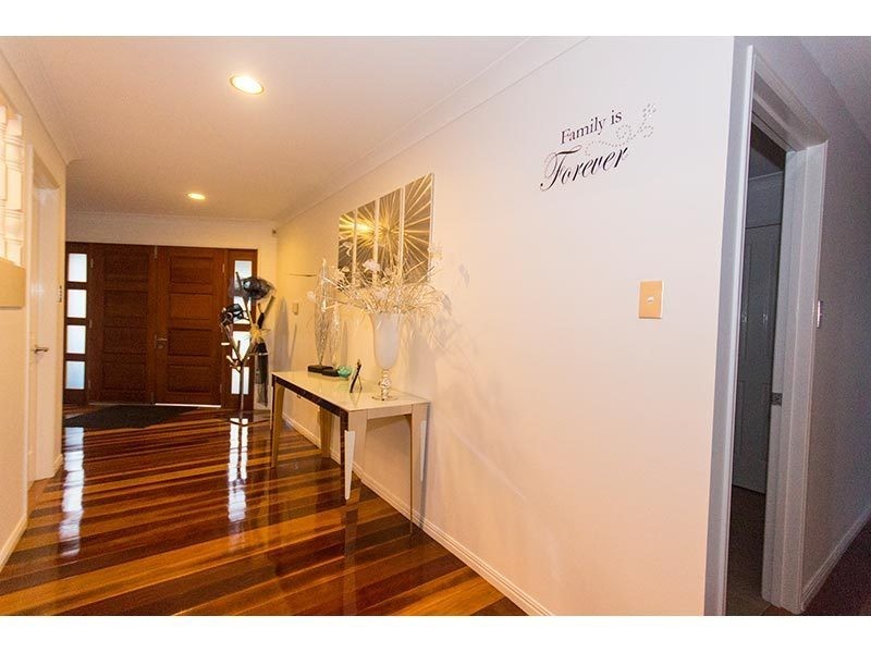 24 Trafalgar Street, Highland Park QLD 4211