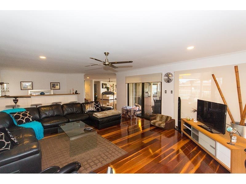 24 Trafalgar Street, Highland Park QLD 4211