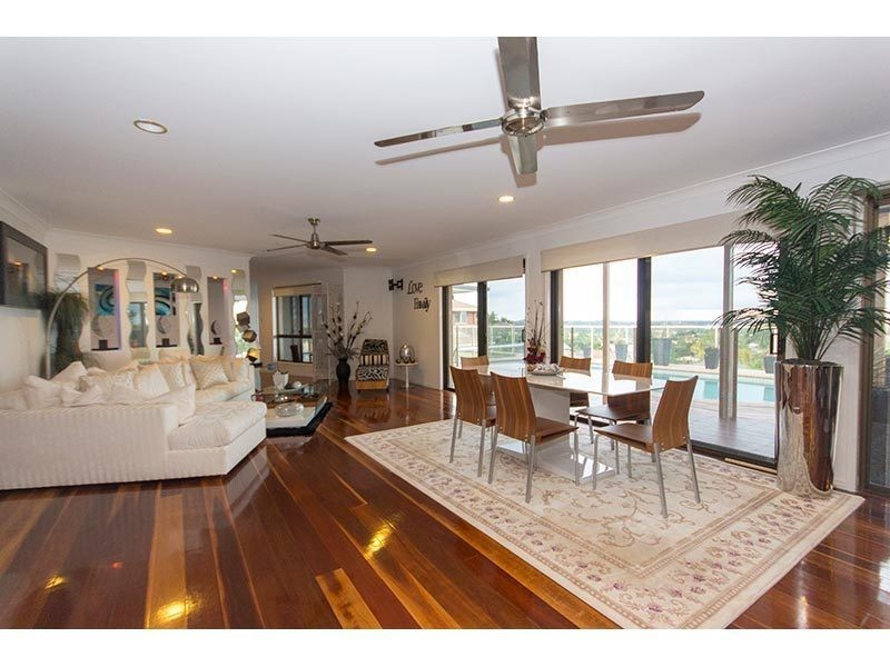 24 Trafalgar Street, Highland Park QLD 4211