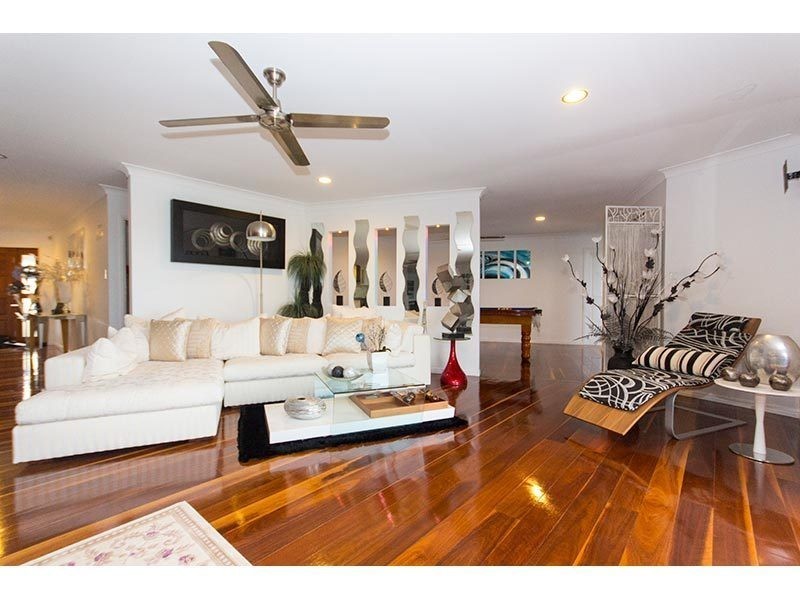 24 Trafalgar Street, Highland Park QLD 4211