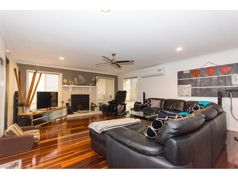 24 Trafalgar Street, Highland Park QLD 4211