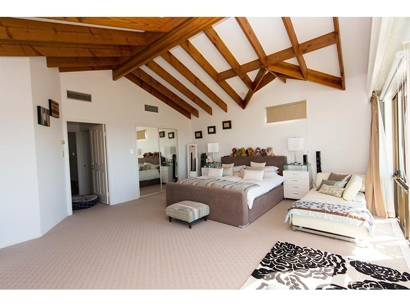 24 Trafalgar Street, Highland Park QLD 4211