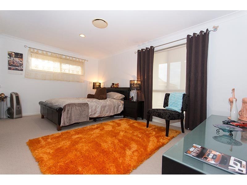 24 Trafalgar Street, Highland Park QLD 4211